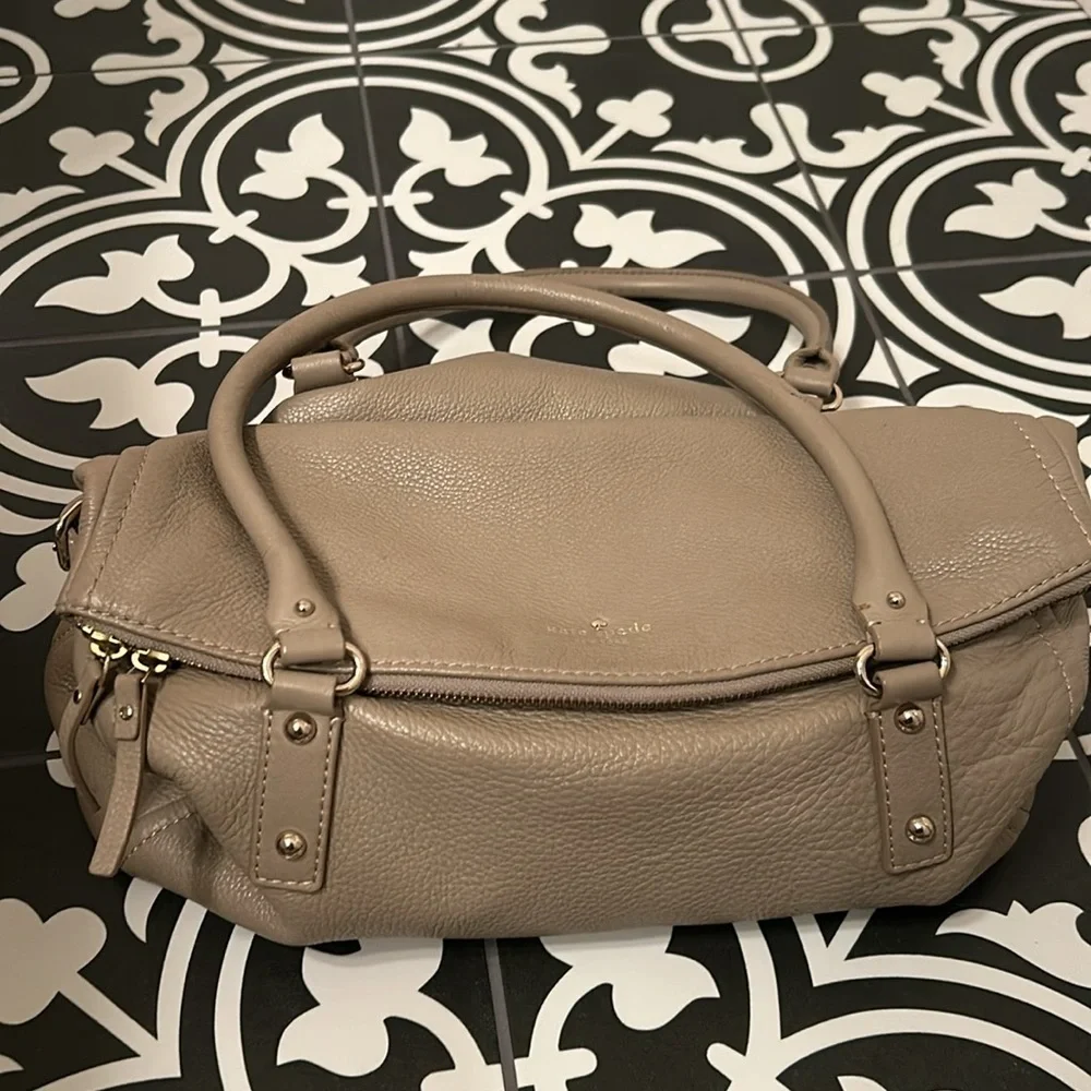 Kate Spade Cobble Hill Leslie Large Satchel Beige Leather Pebbled
